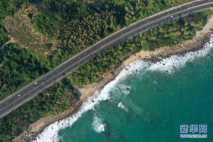 这是海南环岛高速一景